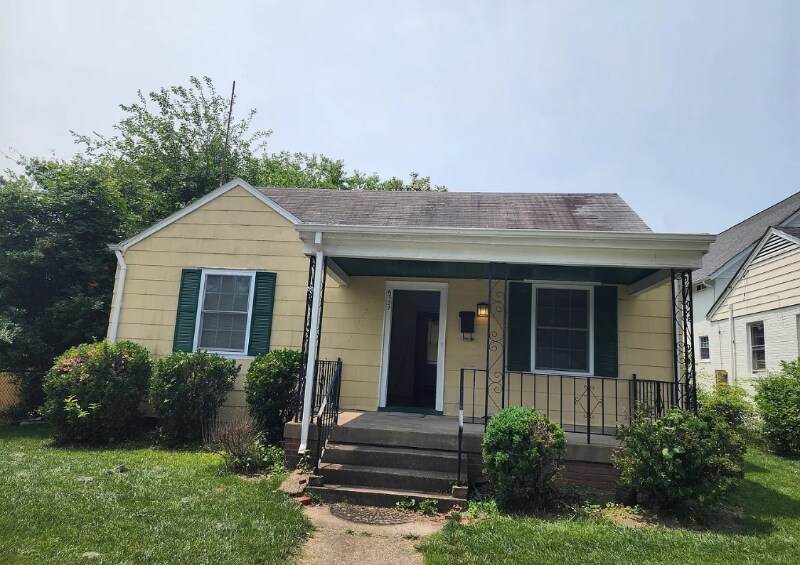 6731 Patterson Ave in Richmond, VA - Building Photo