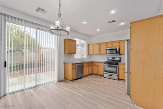 11001 Sutter Hills Ave in Las Vegas, NV - Building Photo - Building Photo