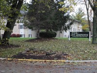 Courtyards at Roselawn Park in Indianapolis, IN - Foto de edificio - Building Photo