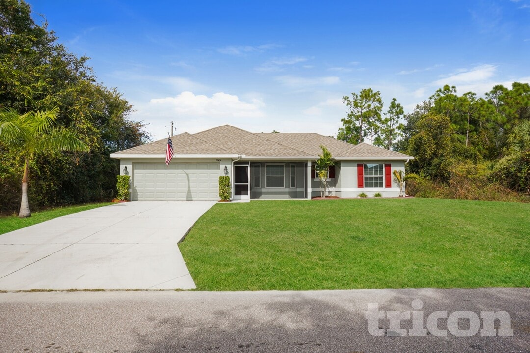 22404 Cheryl Ave in Port Charlotte, FL - Building Photo