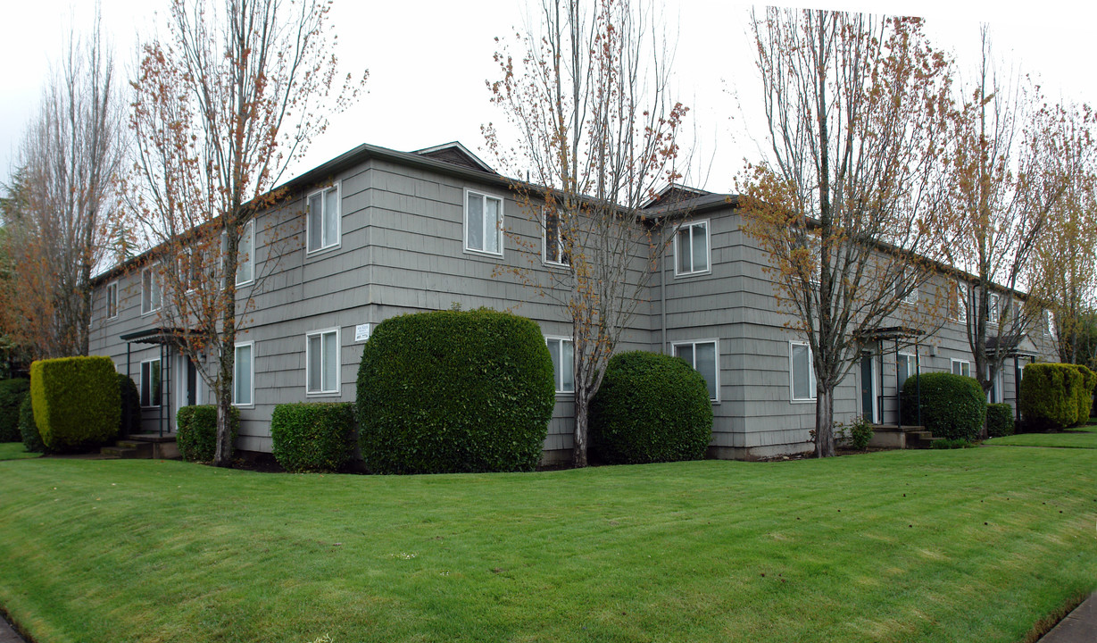 University Manor South in Eugene, OR - Building Photo