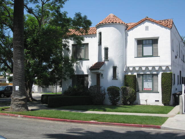 2745 S Palm Grove Ave, Unit 1 in Los Angeles, CA - Building Photo - Building Photo