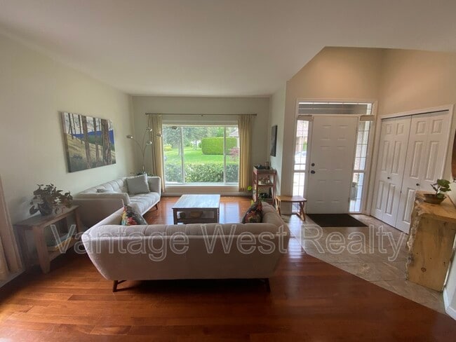 445-445 Yates Rd in Kelowna, BC - Building Photo - Building Photo