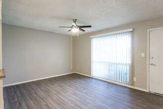 Aspire Apartment Homes in Phoenix, AZ - Building Photo - Interior Photo