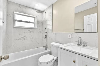 2770 NW 25th St in Fort Lauderdale, FL - Building Photo - Building Photo