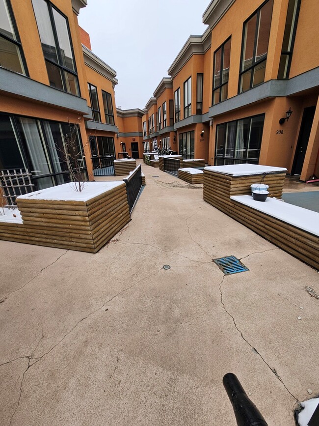 10625 Kingsway NW in Edmonton, AB - Building Photo - Building Photo
