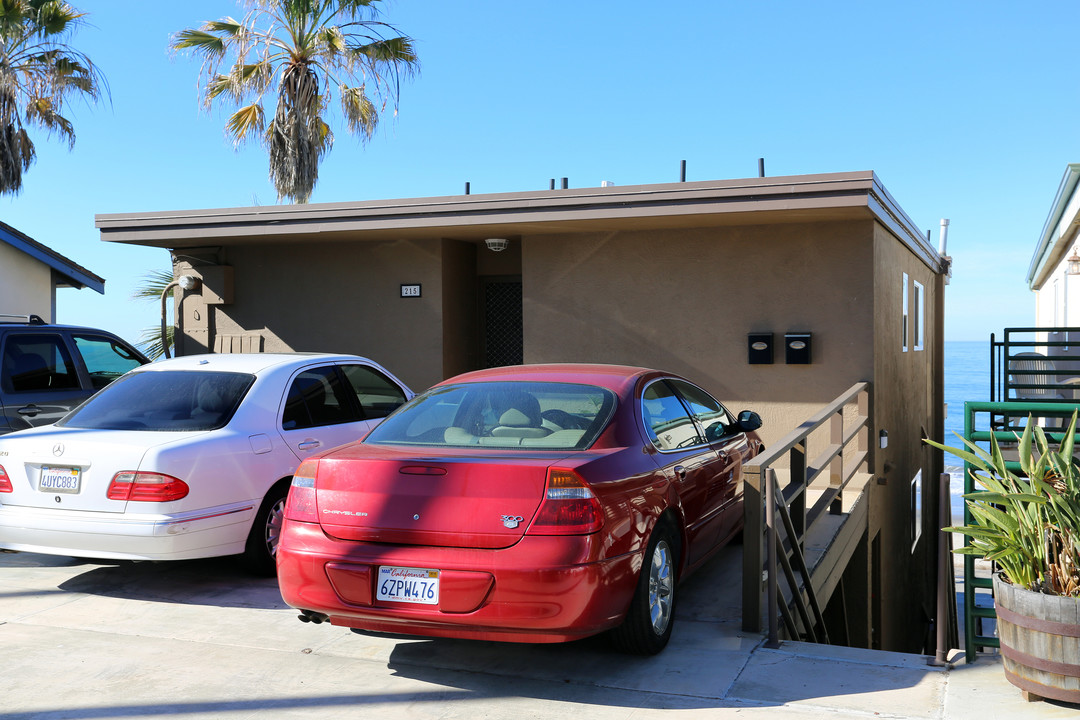 215 S Pacific St in Oceanside, CA - Building Photo