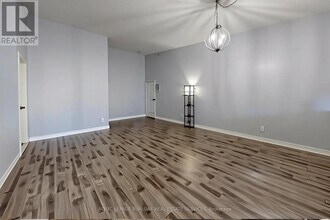 4013 Kilmer Dr in Burlington, ON - Building Photo - Building Photo