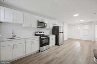 183 W Logan St in Philadelphia, PA - Foto de edificio - Building Photo