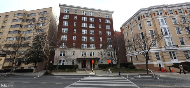 1954 Columbia Rd NW, Unit 104 in Washington, DC - Foto de edificio - Building Photo