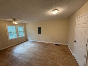 37 Burnham Rd in Newnan, GA - Building Photo - Building Photo