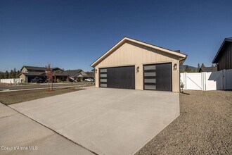 9141 W Cultivator Ave in Rathdrum, ID - Building Photo - Building Photo