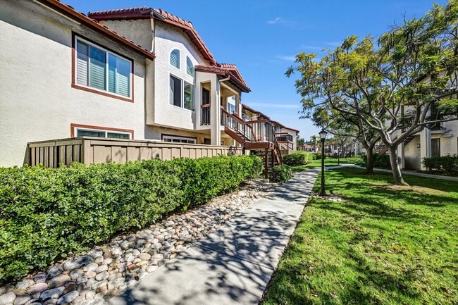 4020 Porte La Paz in San Diego, CA - Building Photo - Building Photo