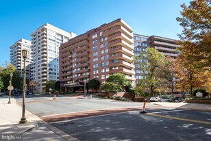 4550 N Park Ave in Chevy Chase, MD - Building Photo