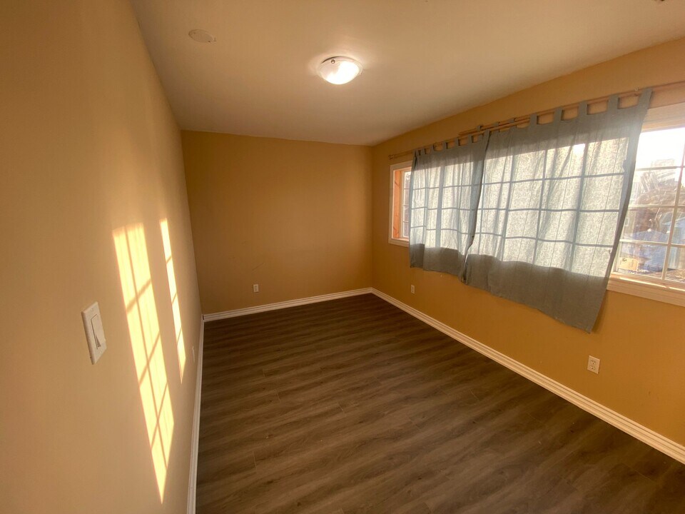 58 Eldon Ave in Toronto, ON - Building Photo