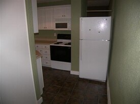 5572 N Ridge Rd in Halifax, NS - Building Photo