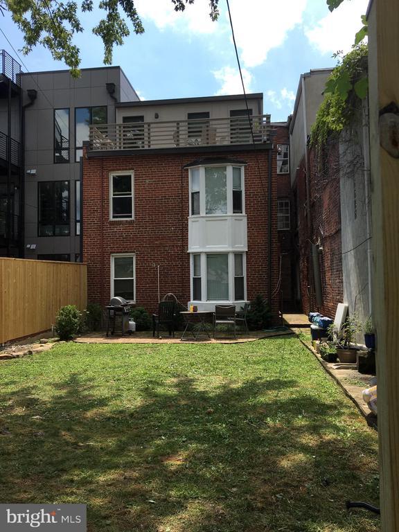 property at 471 M St NW