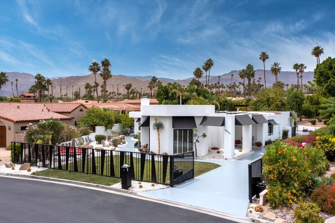 48295 Alder Ln in Palm Desert, CA - Foto de edificio