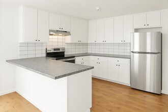 671 Pointe Pacific Dr in Daly City, CA - Building Photo - Building Photo