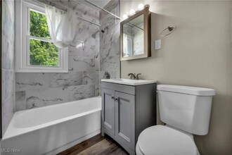 5574 Waterbury Ave in Maple Heights, OH - Building Photo - Building Photo