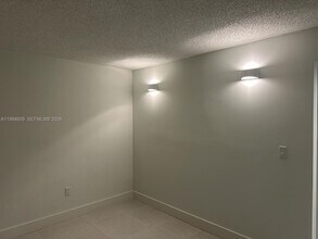 8794 SW 12th St in Miami, FL - Building Photo - Building Photo