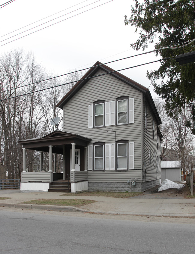 31 E Pine St in Gloversville, NY - Building Photo - Building Photo