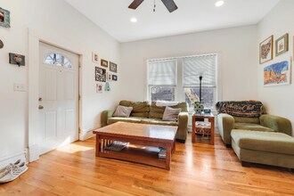 1148 W Belmont Ave, Unit 2R in Chicago, IL - Foto de edificio - Building Photo