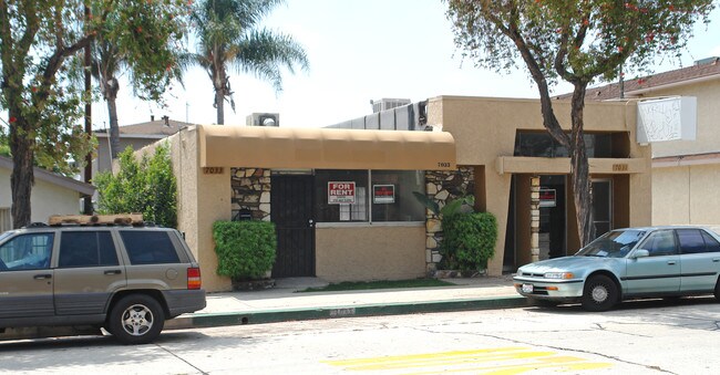 7031-7033 Pickering Ave in Whittier, CA - Foto de edificio - Building Photo
