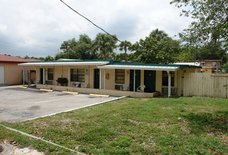 1515 SW 26th St in Fort Lauderdale, FL - Foto de edificio - Building Photo