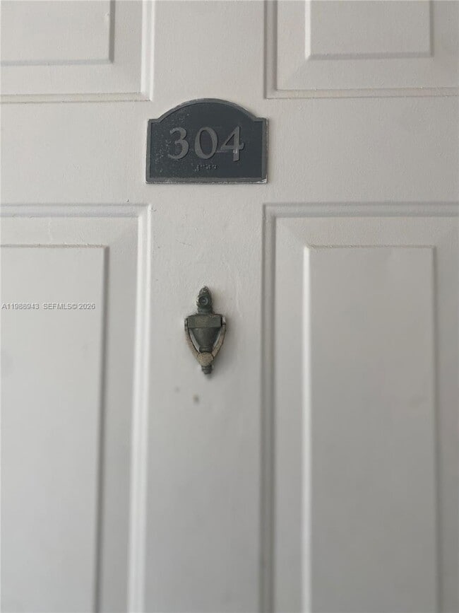 10121 W Sunrise Blvd in Plantation, FL - Building Photo - Building Photo