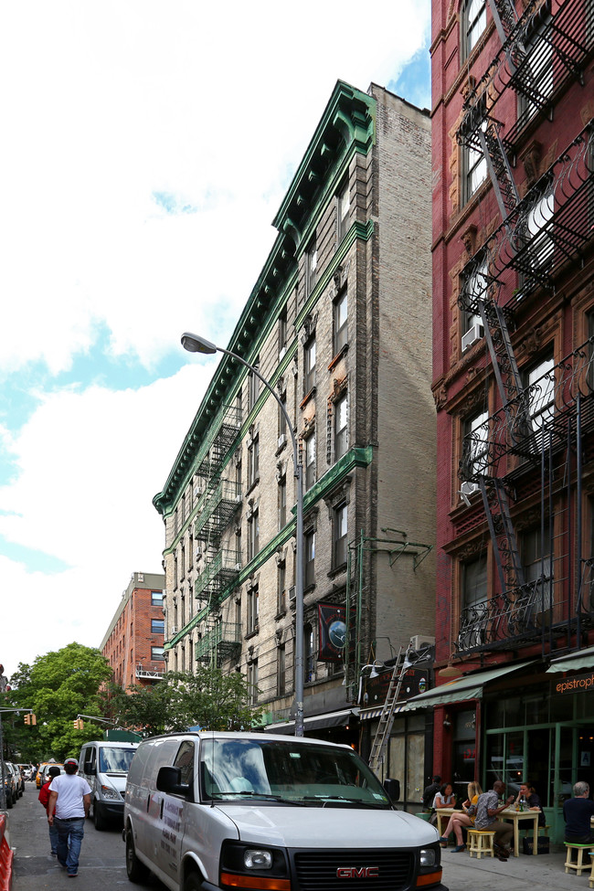 202 Mott St in New York, NY - Building Photo - Building Photo