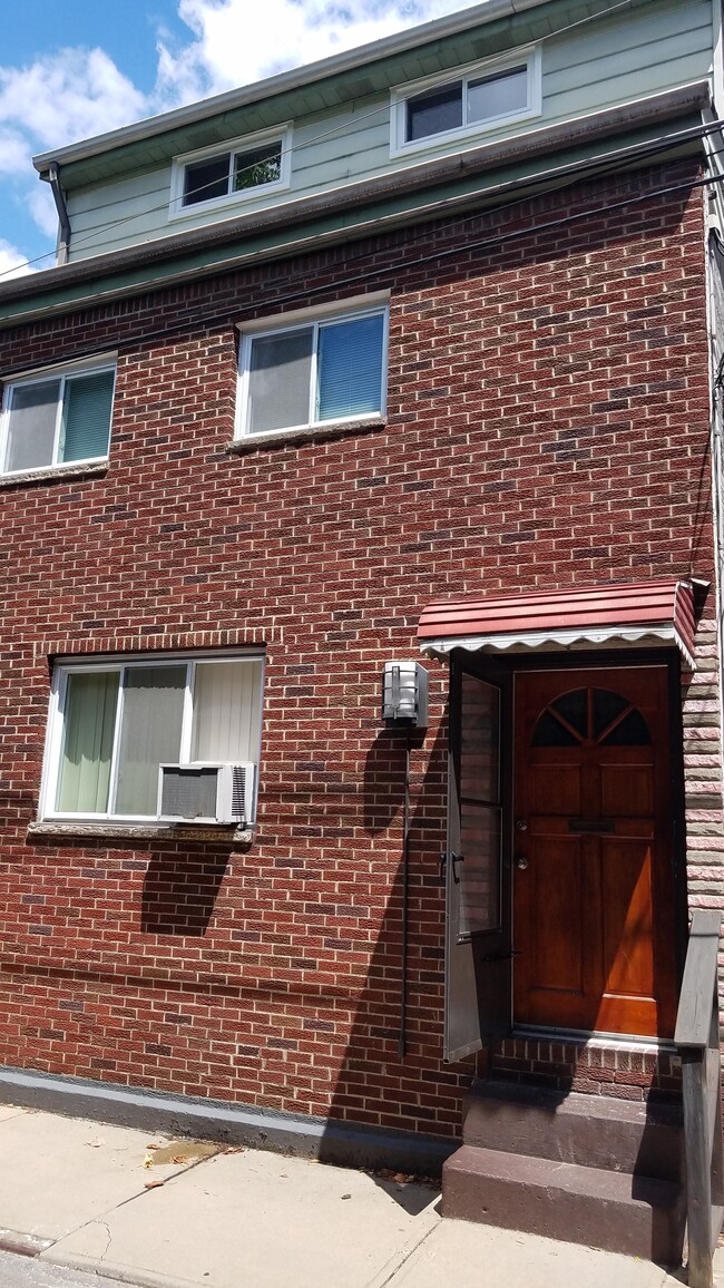 1707 Edwards Way, Unit 2nd Floor Apt