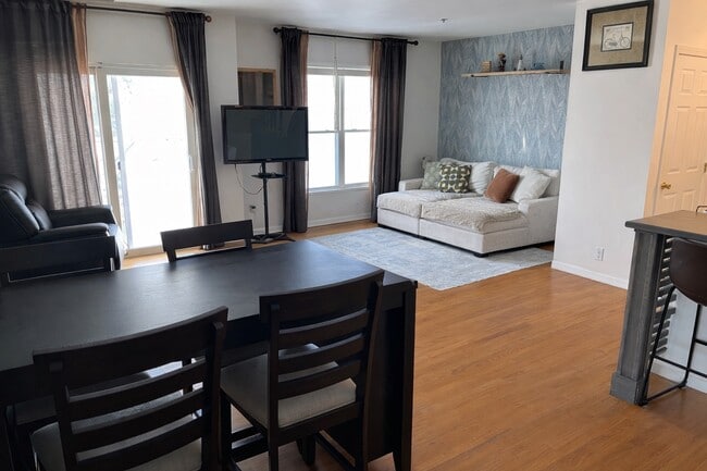 84 Aborn St, Unit 1304 in Peabody, MA - Foto de edificio - Building Photo