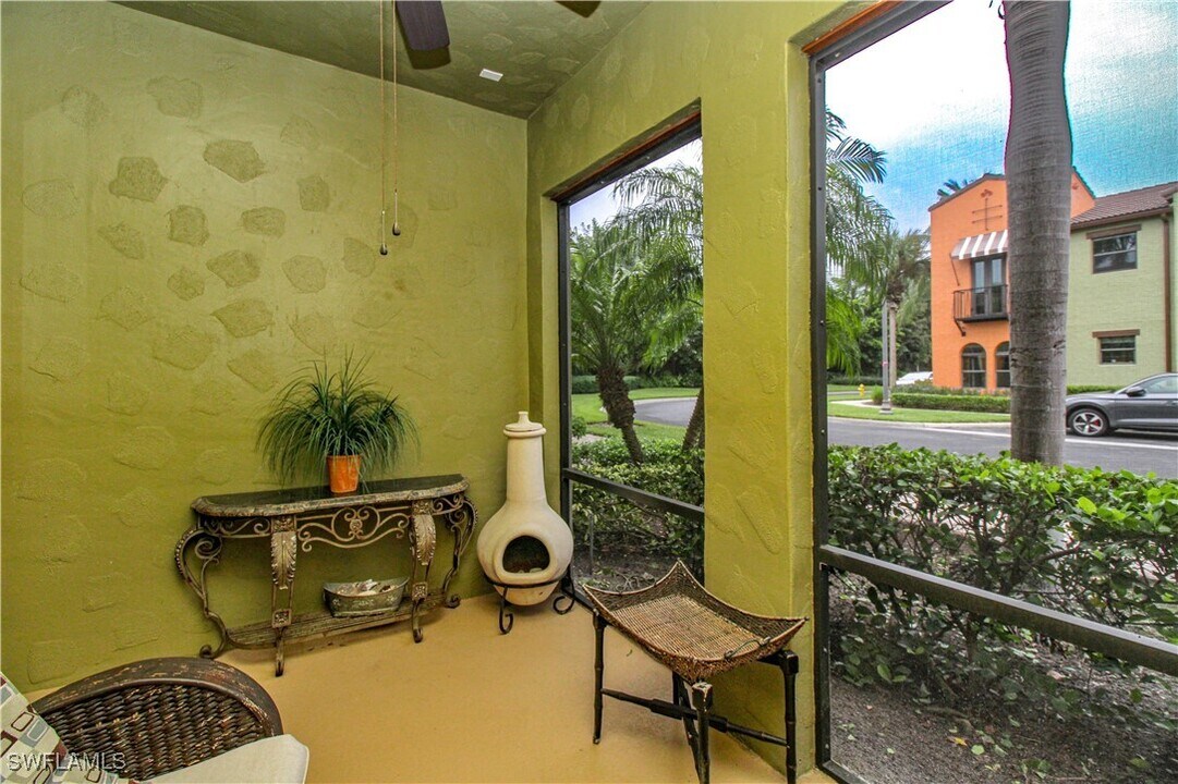 9054 Capistrano St N in Naples, FL - Building Photo