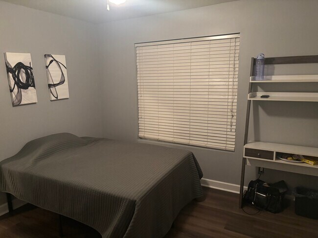 property at 1624 N Cherry St