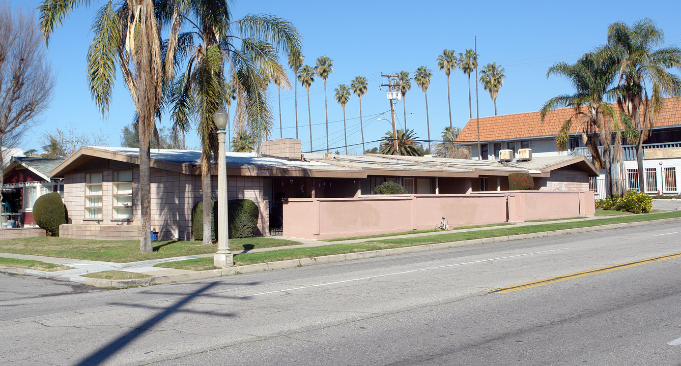 1970 N Arrowhead Ave in San Bernardino, CA - Foto de edificio