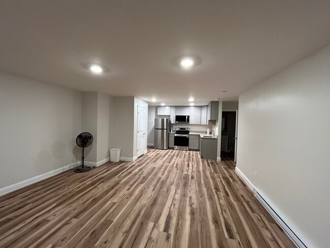 376 Colchester Ave, Unit Studio in Burlington, VT - Foto de edificio - Building Photo