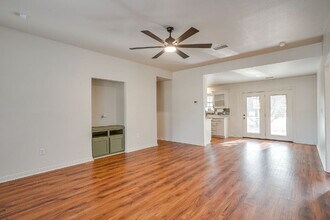 1312 Bradley Ct in Cleburne, TX - Foto de edificio - Building Photo