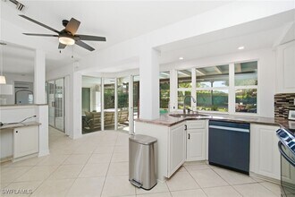 560 Cypress Way E in Naples, FL - Building Photo - Building Photo