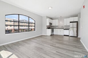 10 Steele Blvd in Berlin, CT - Building Photo