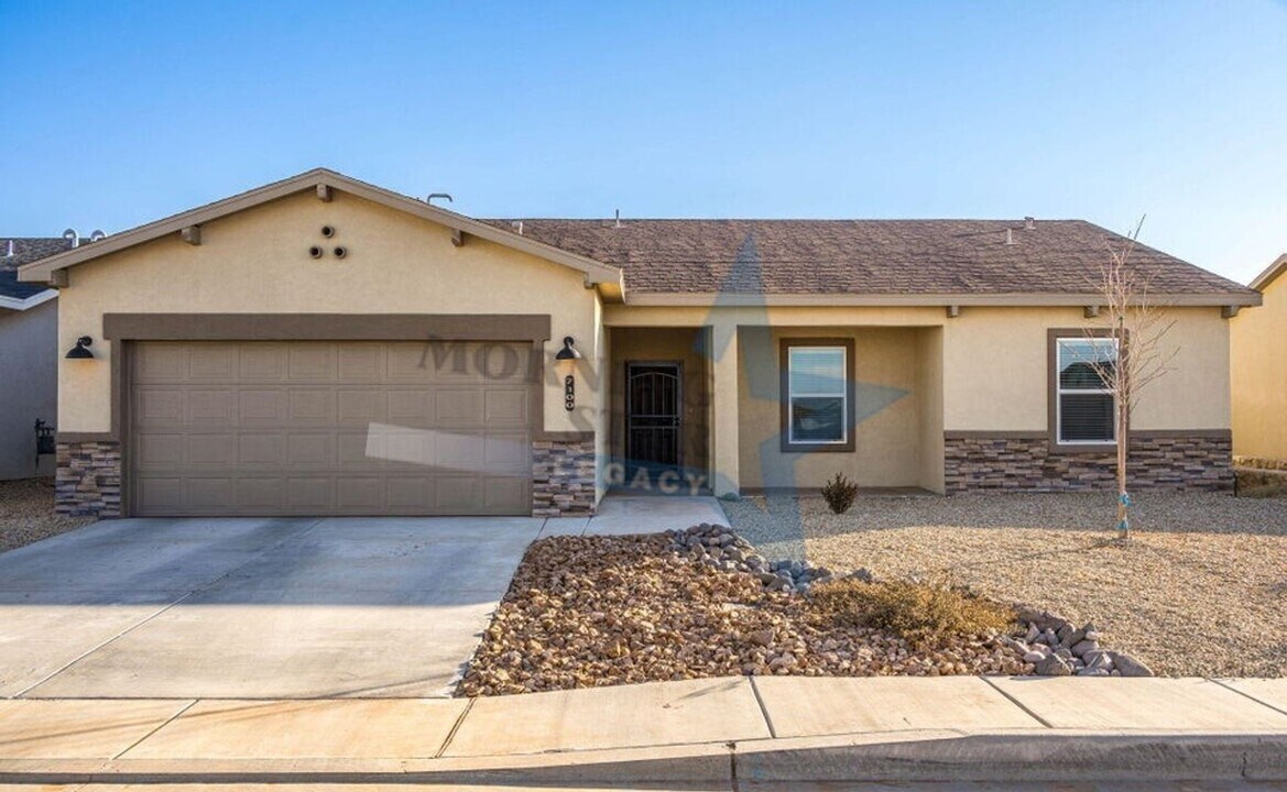 7100 Aretha Wy in Las Cruces, NM - Building Photo