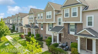 4636 Bradley Cir in Troy, MI - Building Photo