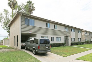 11822 Stuart Dr in Garden Grove, CA - Foto de edificio - Building Photo