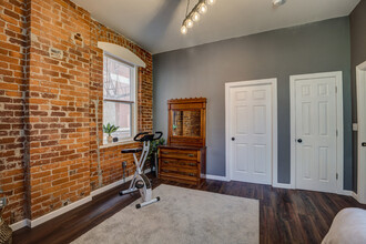 844 Oak St, Unit 2 in Cincinnati, OH - Building Photo - Building Photo