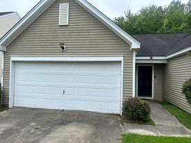 626 English Oak Cir in Moncks Corner, SC - Building Photo