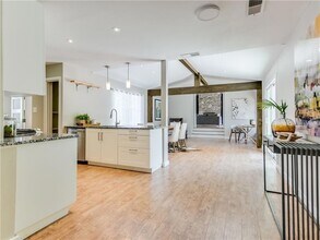 5213 Gladstone Dr, Unit 58-110 in Austin, TX - Building Photo - Building Photo