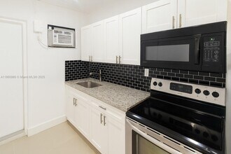 5807 SW 25th St in West Park, FL - Building Photo - Building Photo