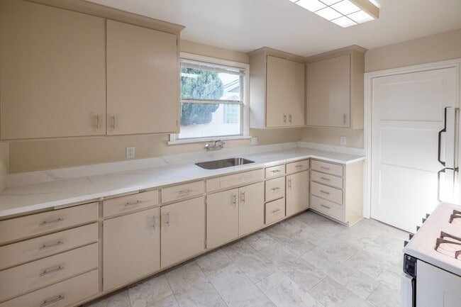 600 S Idaho St in San Mateo, CA - Building Photo - Building Photo