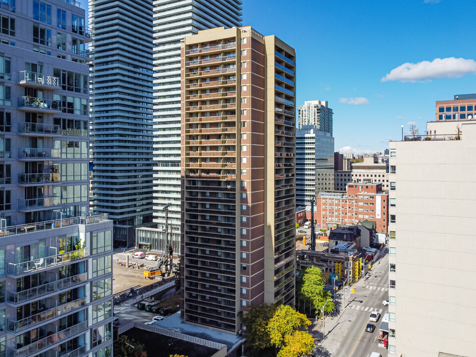 620 Church St in Toronto, ON - Building Photo