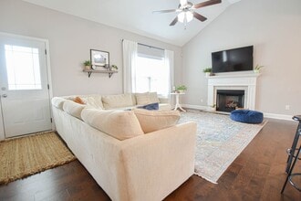 2072 Jackie Lorraine Drive in Clarksville, TN - Building Photo - Building Photo